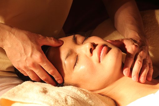 Kopf und Nacken -Massage